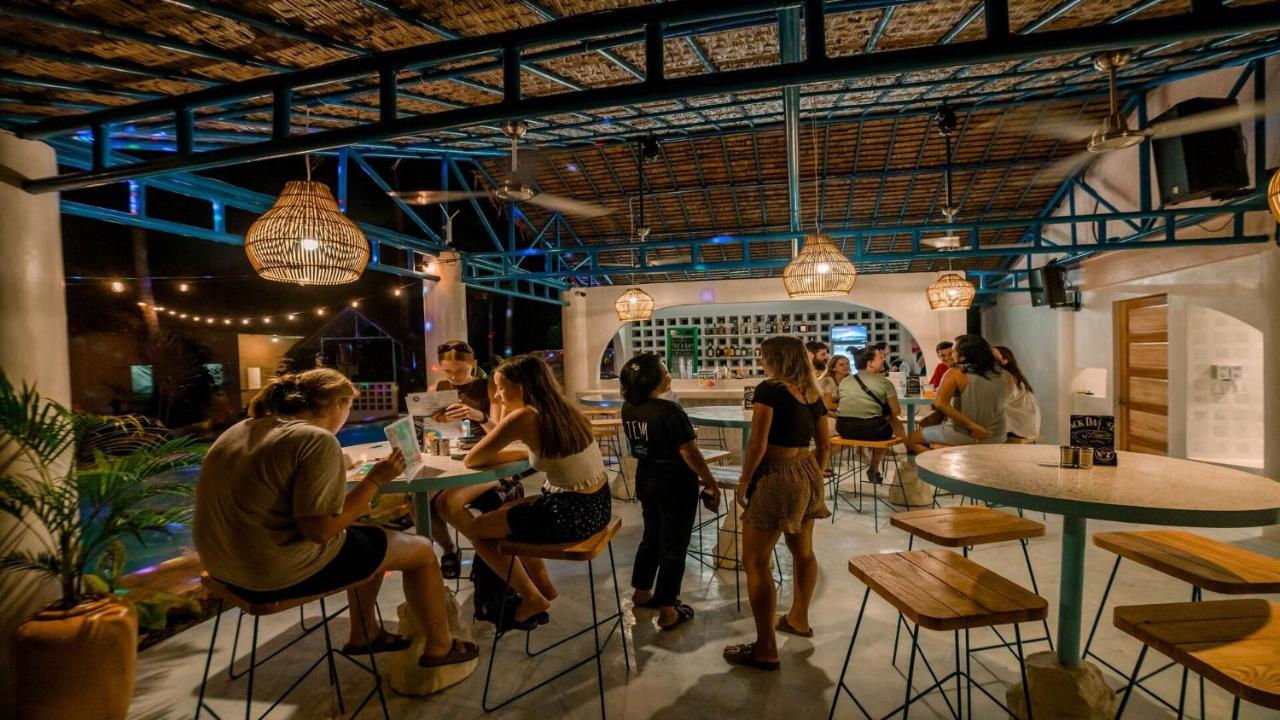 Mad Monkey Panglaoホステル エクステリア 写真
