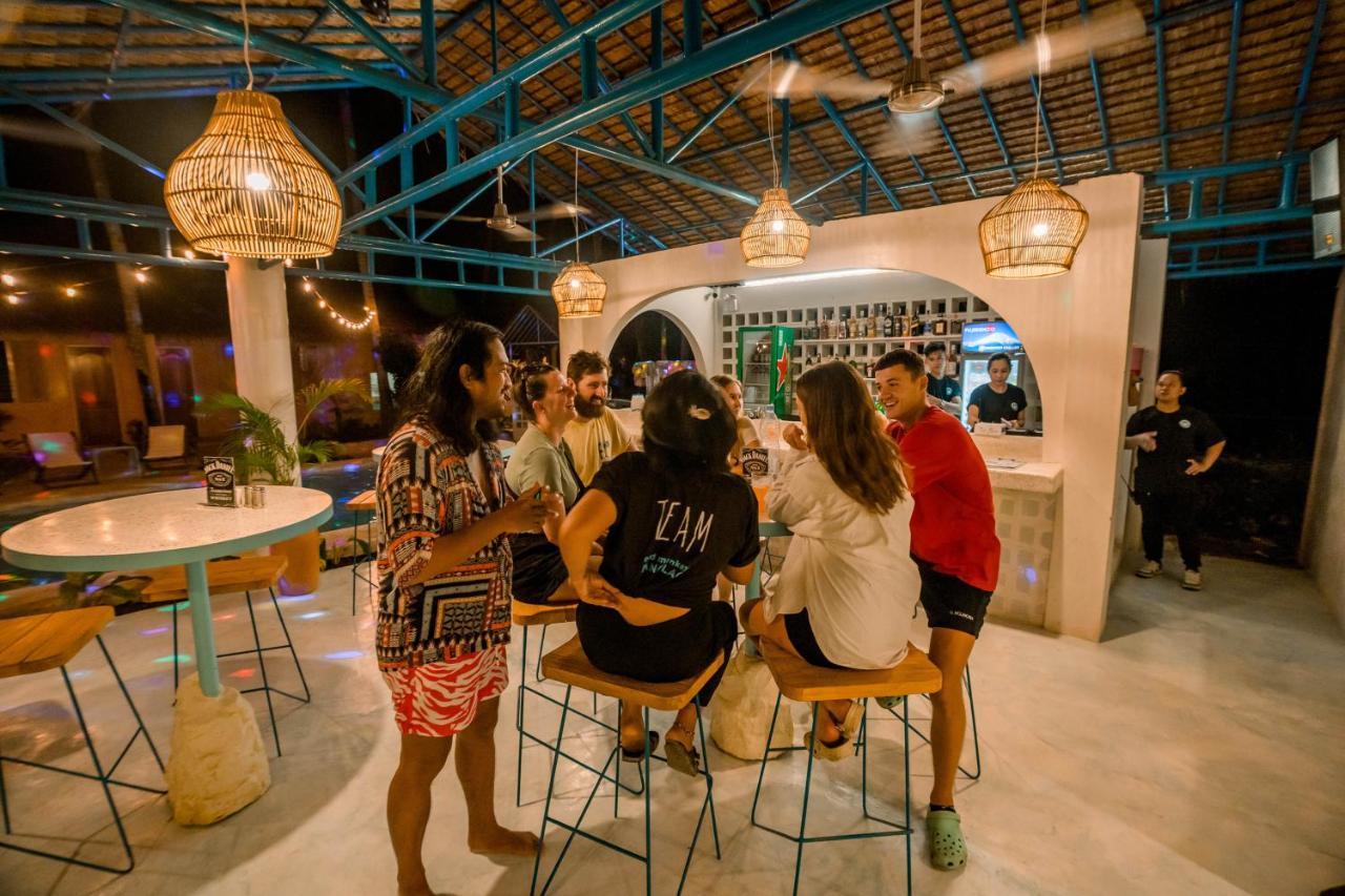 Mad Monkey Panglaoホステル エクステリア 写真