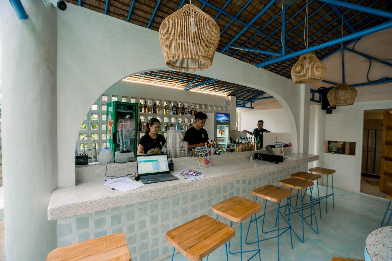 Mad Monkey Panglaoホステル エクステリア 写真